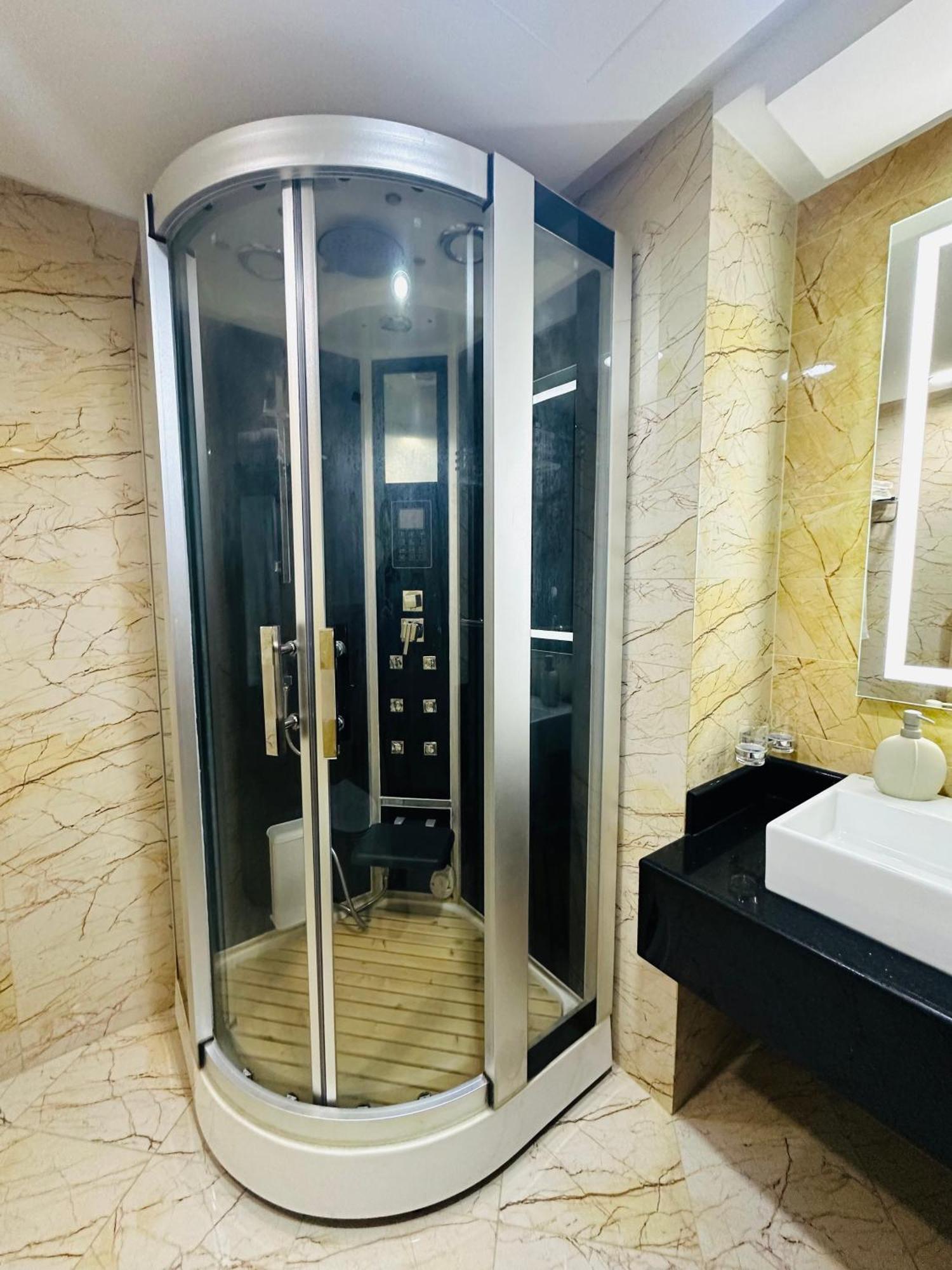 Saxophone Suites Muharraq Buitenkant foto