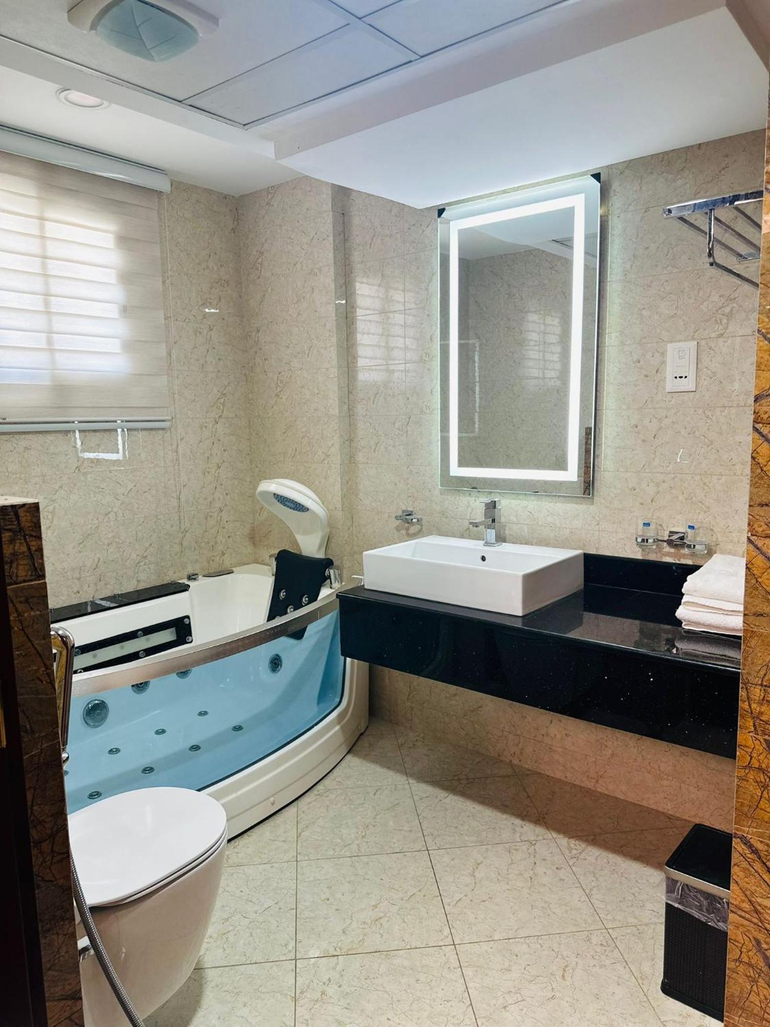Saxophone Suites Muharraq Buitenkant foto